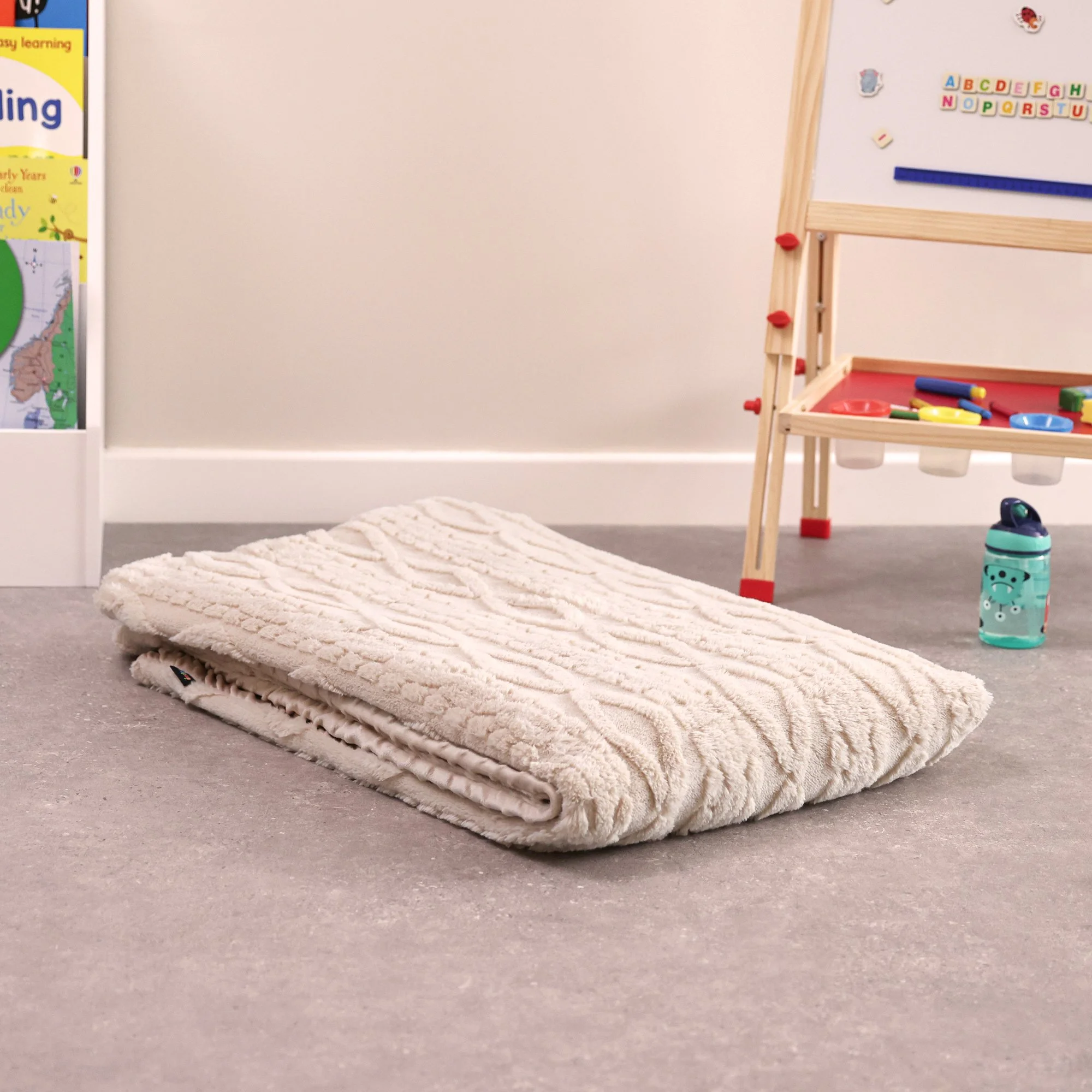 Cable Knit Faux Fur Weighted Blanket - Image 6