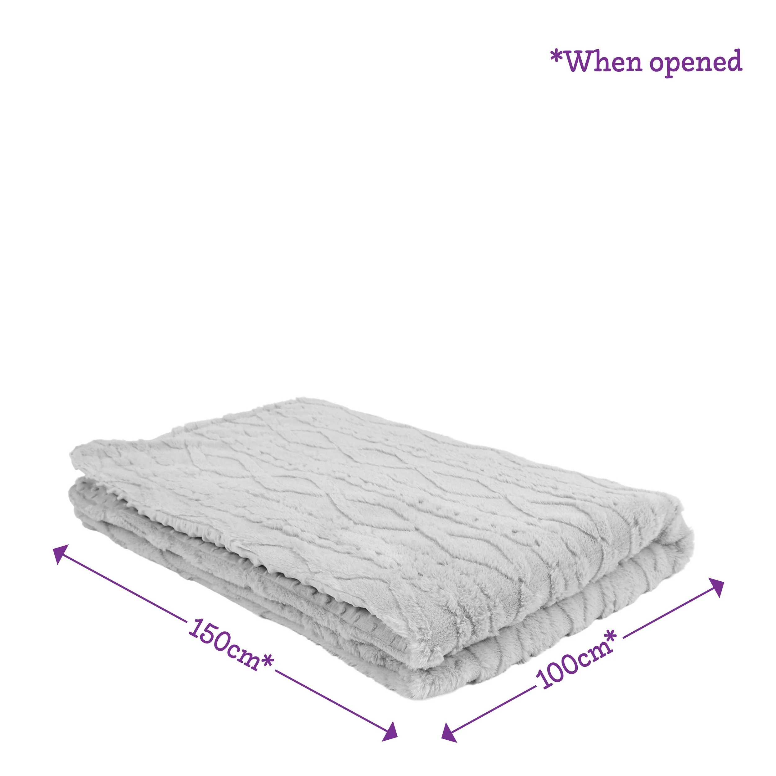 Cable Knit Faux Fur Weighted Blanket - Image 3
