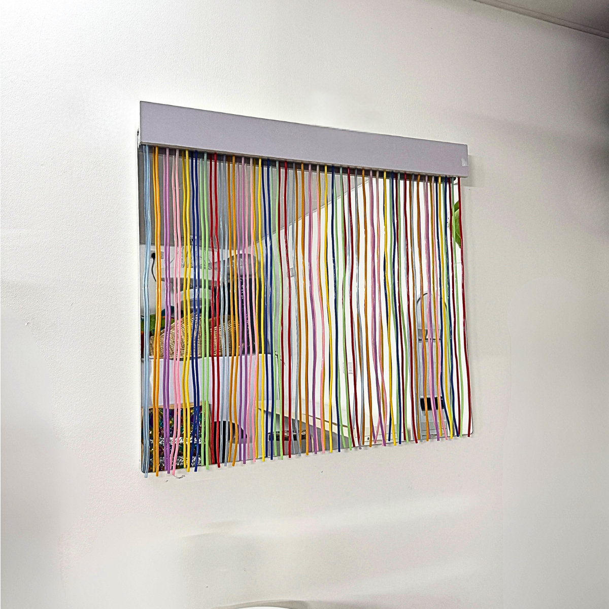 UV Mirror with Strands 100 x 91cm – Includes UV Light Strip - Image 6